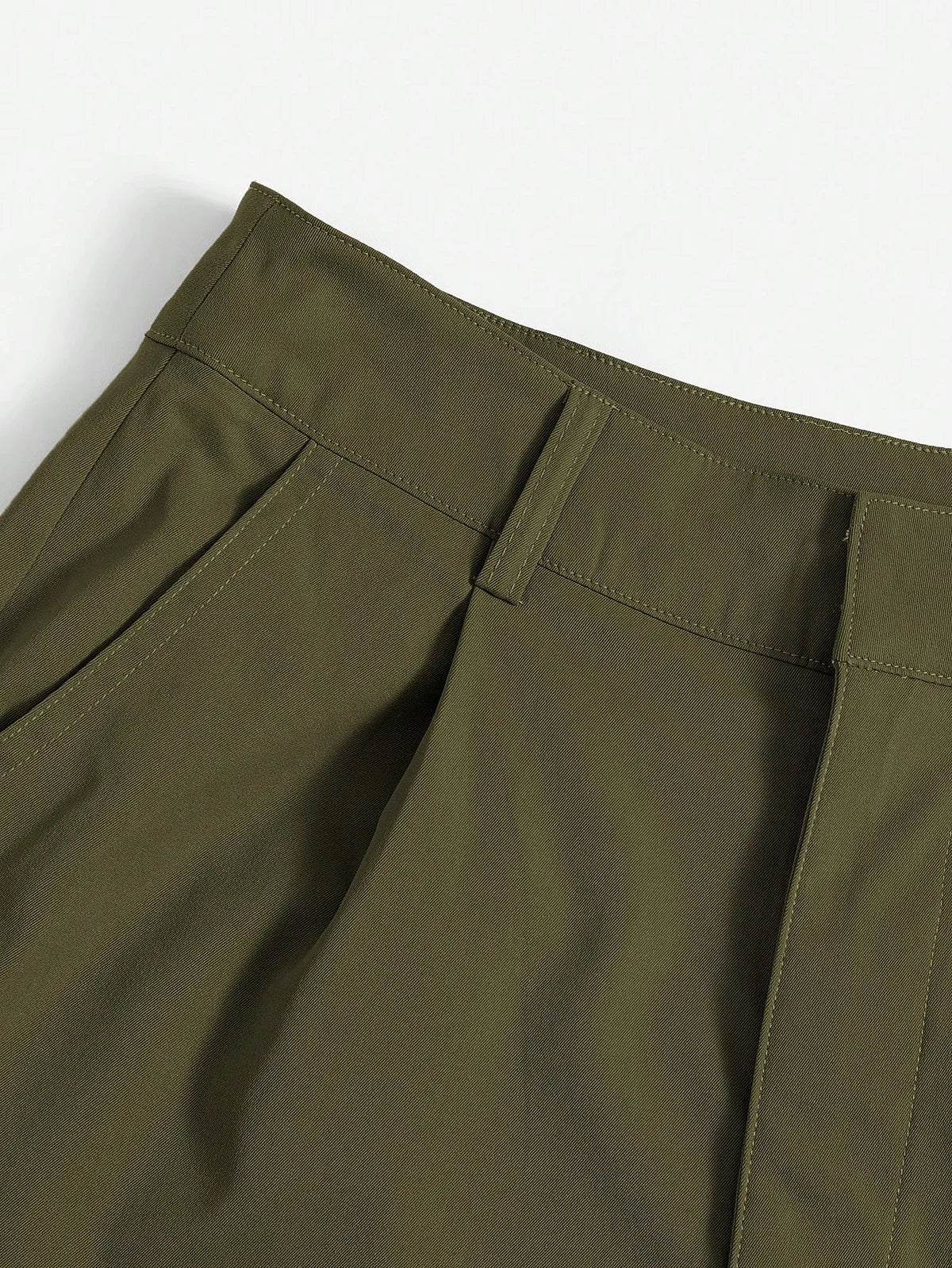 Essnce Shorts Casuais Plissados com Bolso em Cor Sólida para