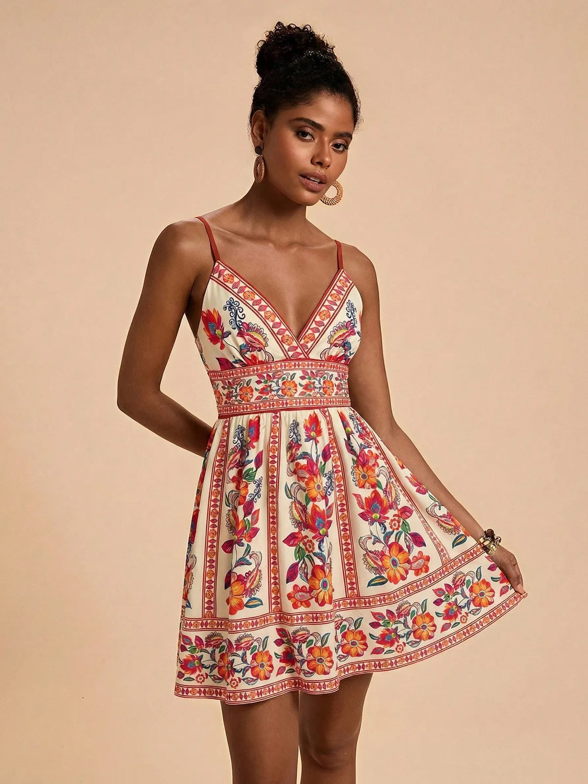 Vestido Curto Estampado de Chiffon com Alças Finas para