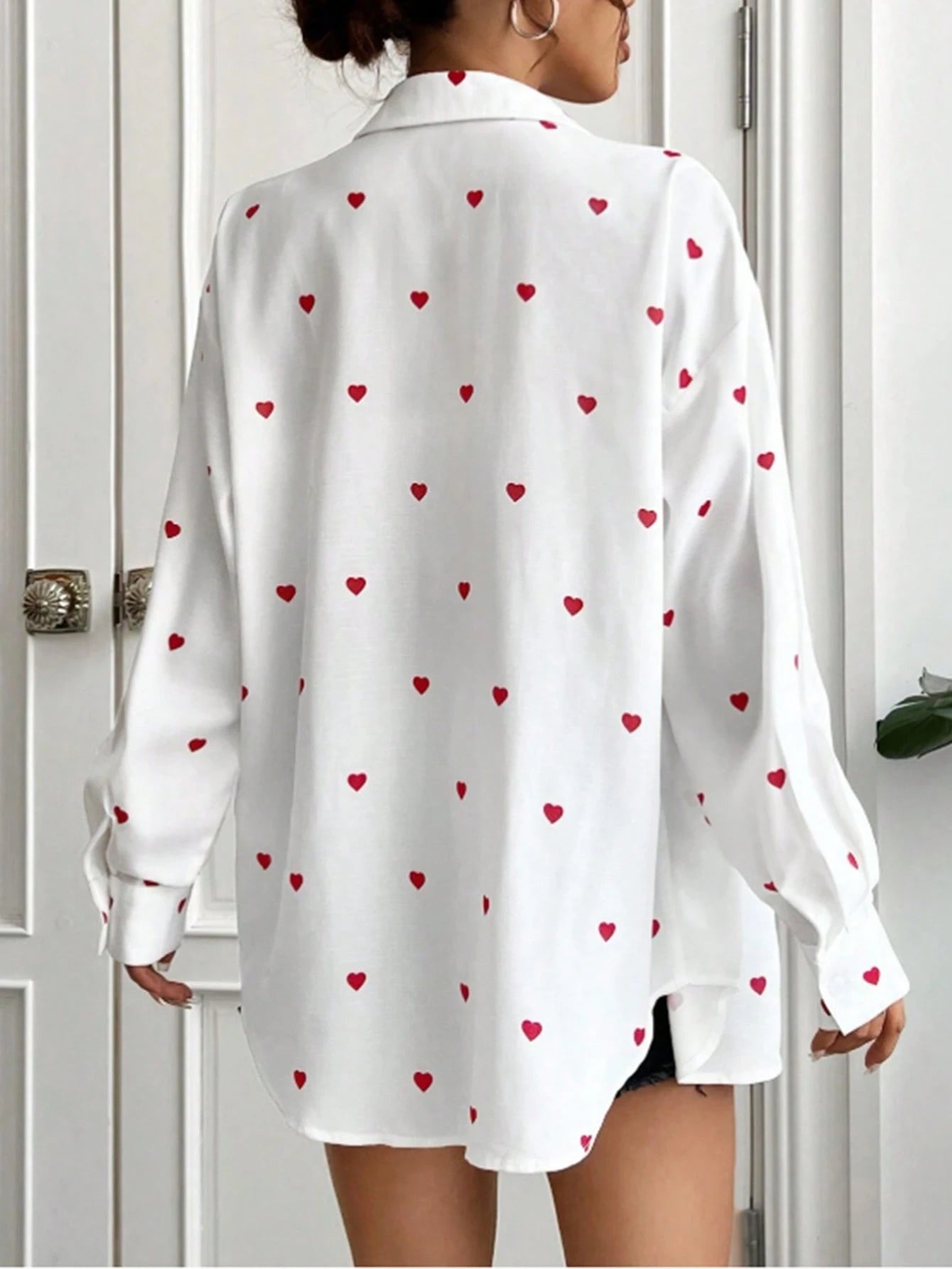 Camisa Manga Longa com Bolso e Estampa Corações