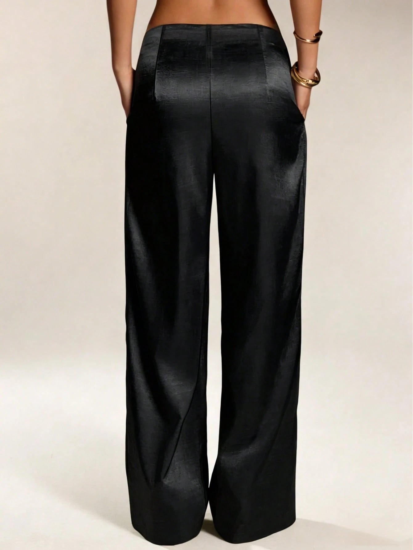 Calça Cetim Pantalona com Cintura Alta e Bolsos