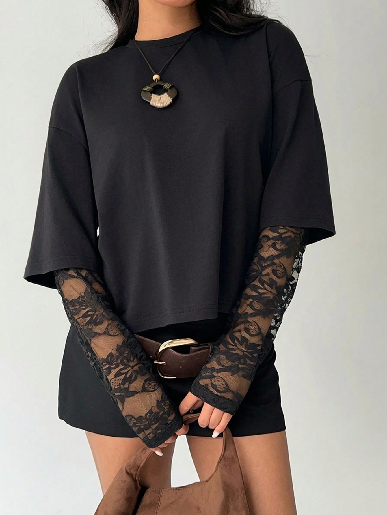 Camiseta Minimalista Gola Alta Plissada com Barra Assimétrica