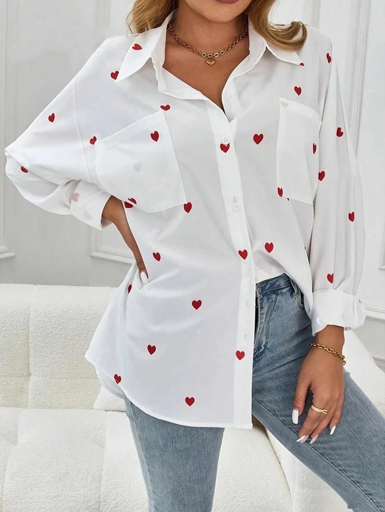 Camisa Manga Longa com Bolso e Estampa Corações