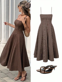 Vestido Feminino de Alça Fina e Listrado de Comprimento Médio