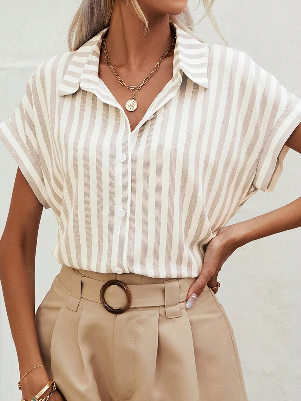 Camisa Listrada de Manga Curta Tipo Morcego, Blusas de Manga Curta