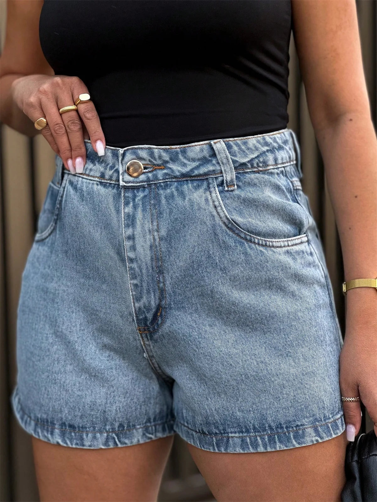 Short Jeans Feminino Cintura Alta com Bolsos Laterais