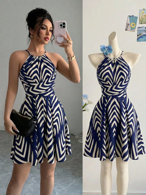 Vestido Curto Evasê com Estampa de Seta Azul e Branca, Design