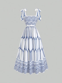 Vestido Camisole Retrô Delicado com Floral Disperso e Amarração