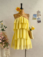 Vestido Mini de Chiffon com Babados Multicamadas Amarelo Pastel