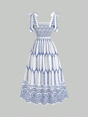 Vestido Camisole Retrô Delicado com Floral Disperso e Amarração
