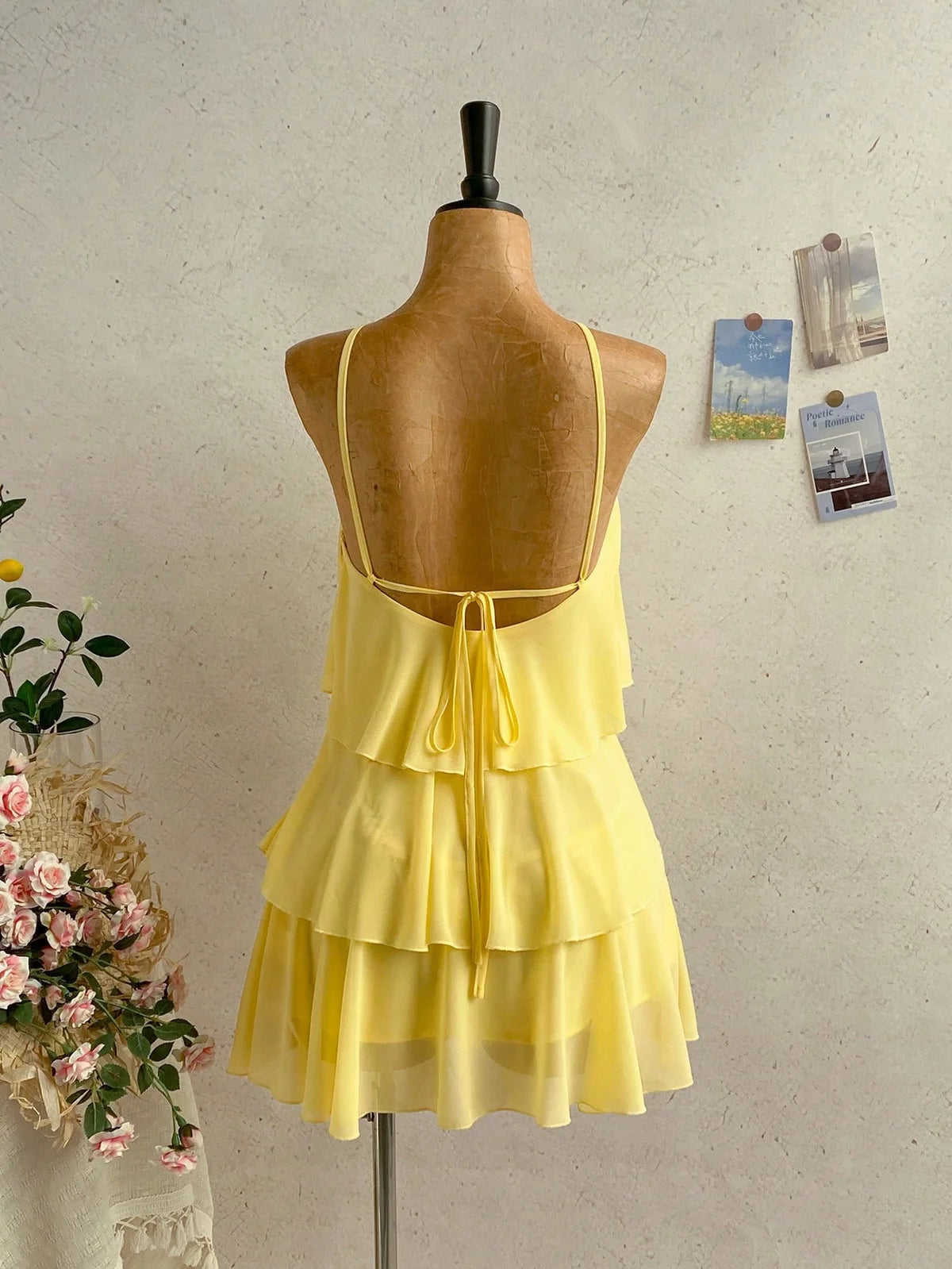 Vestido Mini de Chiffon com Babados Multicamadas Amarelo Pastel
