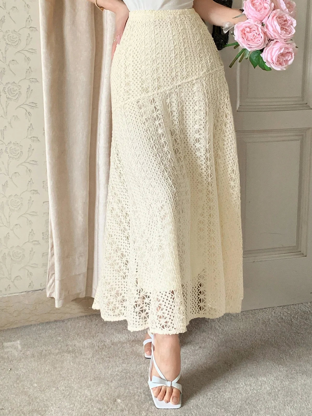 Saia Evasê de Renda e Bordado Feminina, Roupas de Femininas