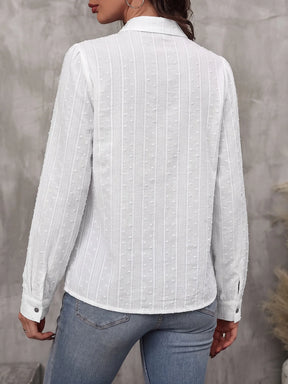 Blusa Feminina Branca com Tecido Jacquard Texturizado
