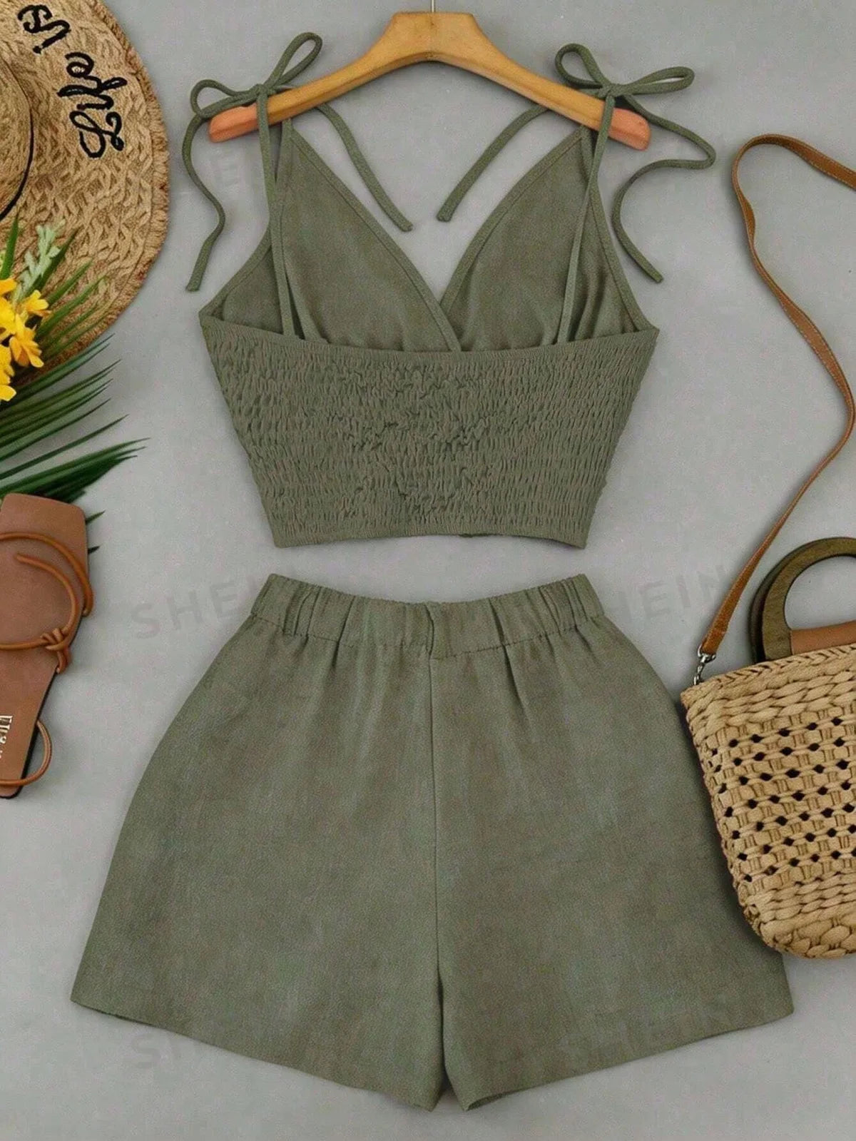 Conjunto de Top com Amarração no Ombro e Shorts em Cor Sólida de