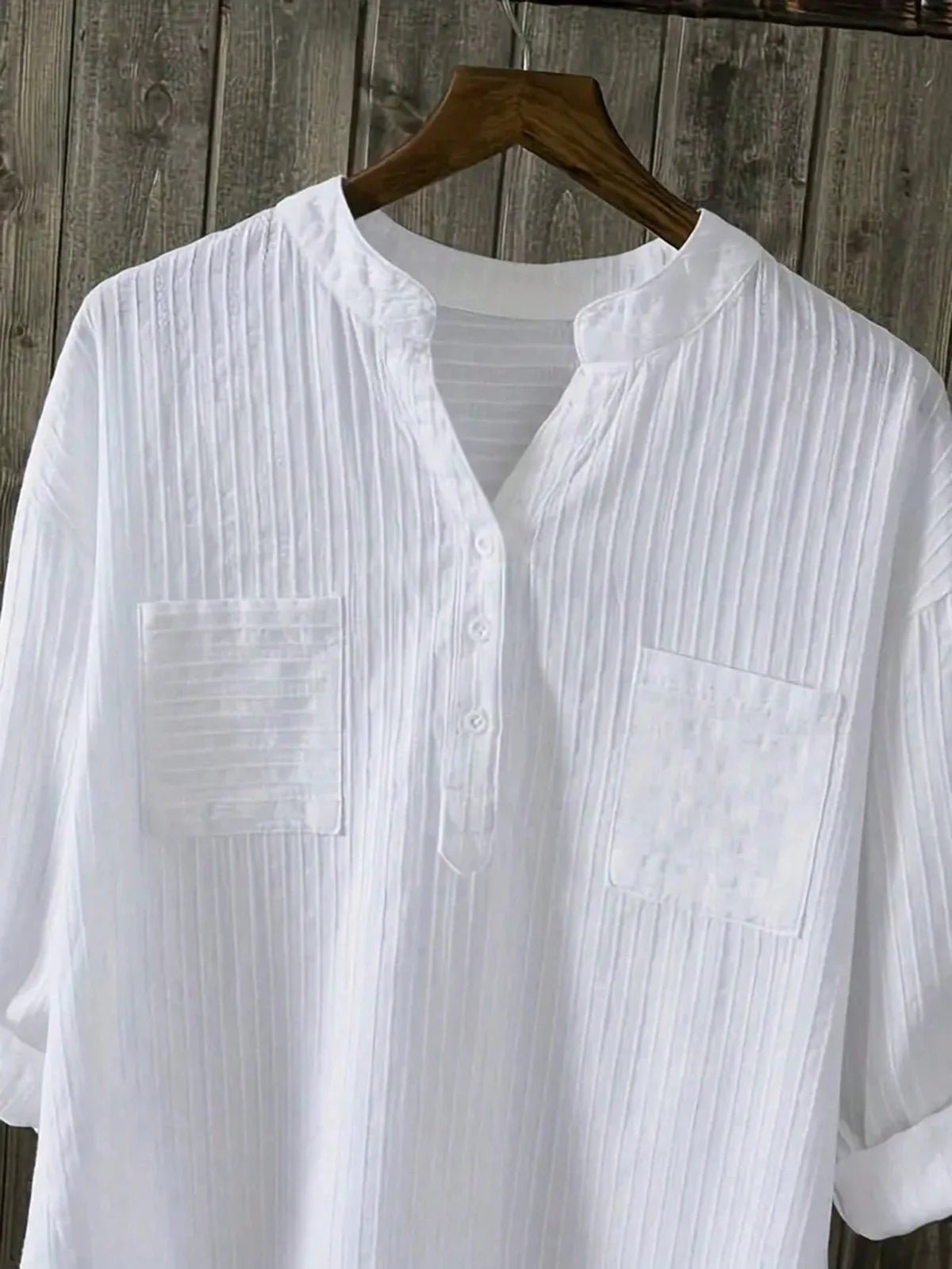 Camisa Feminina de Manga Longa com Decote Entalhado
