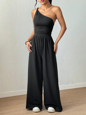 Macacão Feminino Preto Solto com Pernas Retas e Pregas