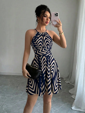 Vestido Curto Evasê com Estampa de Seta Azul e Branca, Design