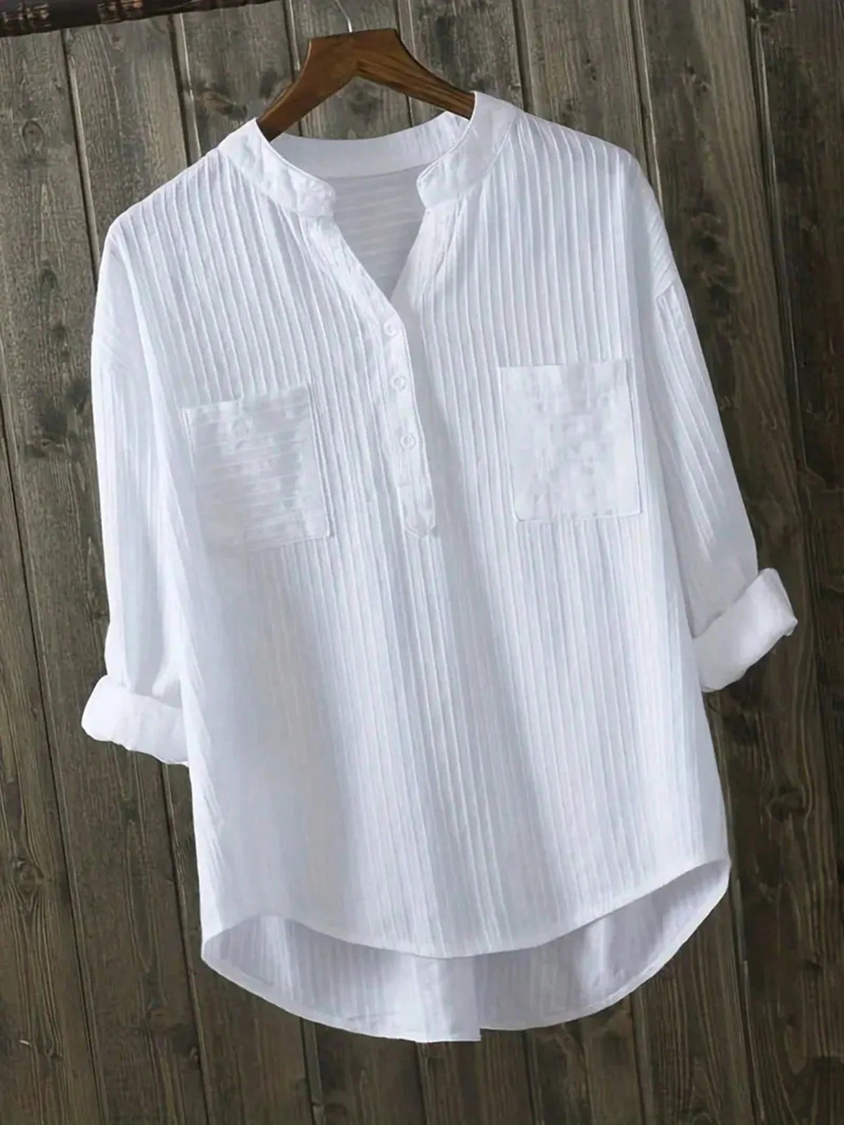 Camisa Feminina de Manga Longa com Decote Entalhado