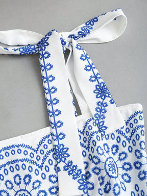 Vestido Camisole Retrô Delicado com Floral Disperso e Amarração