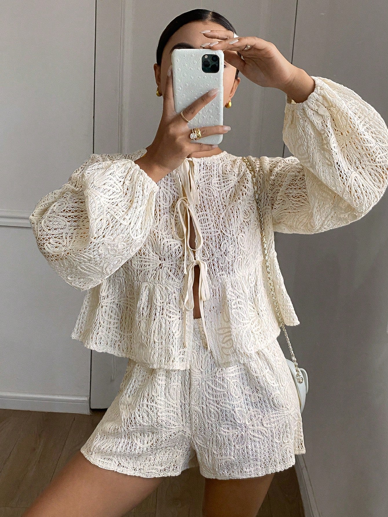 Conjunto 2 Peças Blusa Bordada Manga Lanterna e Shorts Texturizado
