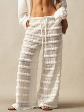 Calça Pantalona Boho com Aplicações de Renda e Babados