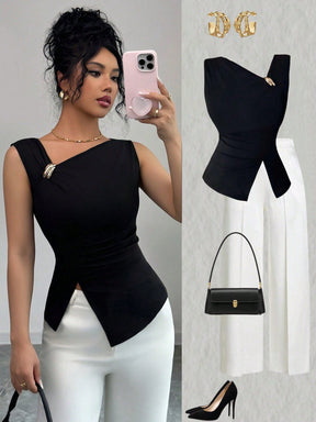 Camiseta Minimalista Gola Alta Plissada com Barra Assimétrica