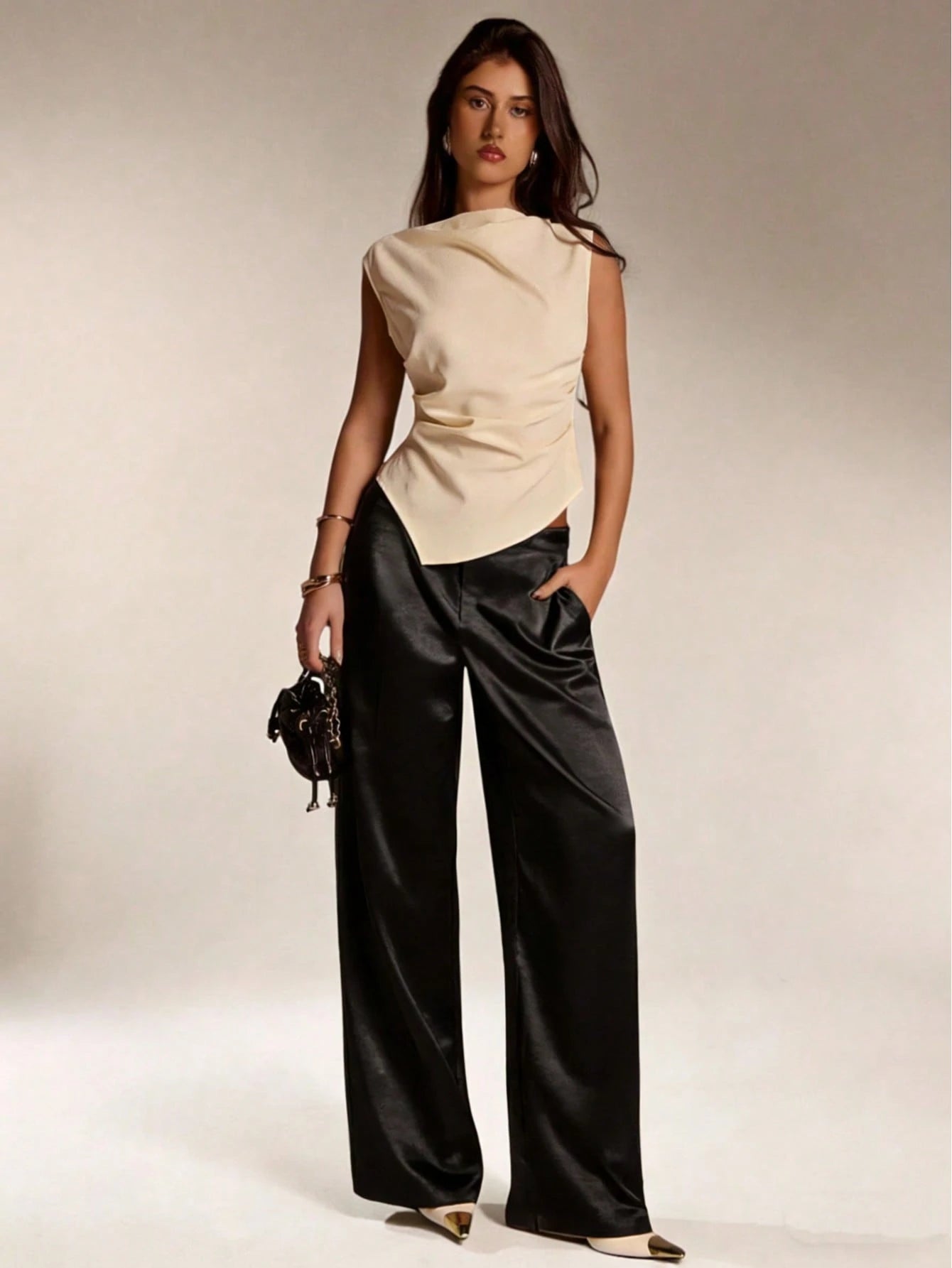 Calça Cetim Pantalona com Cintura Alta e Bolsos