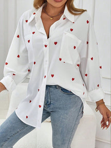 Camisa Manga Longa com Bolso e Estampa Corações