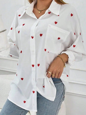 Camisa Manga Longa com Bolso e Estampa Corações