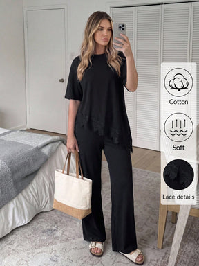 Camiseta Slim Fit Patchwork de Renda com Barra Assimétrica