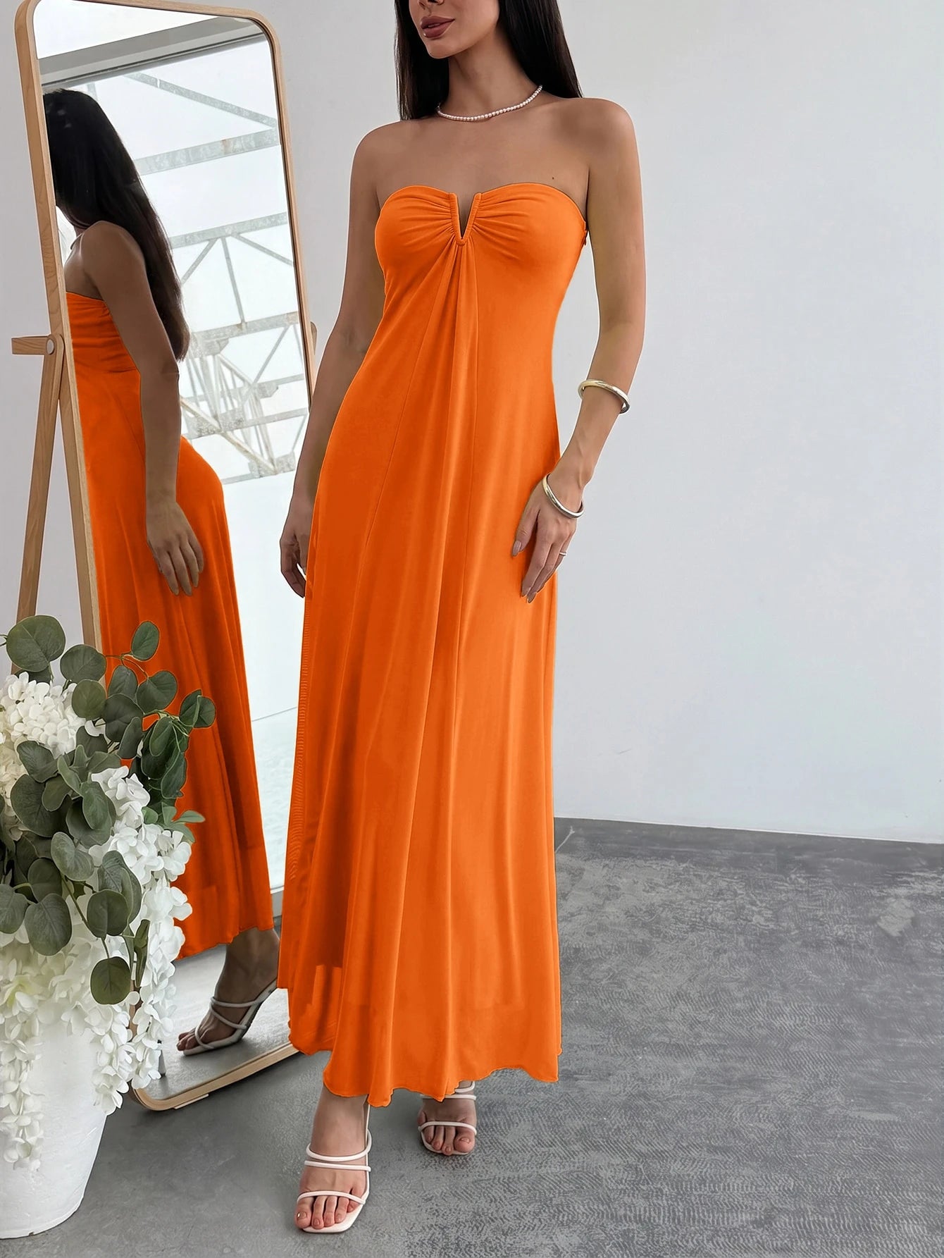 Vestido Longo Fluido Sem Alças Evasê Bicolor