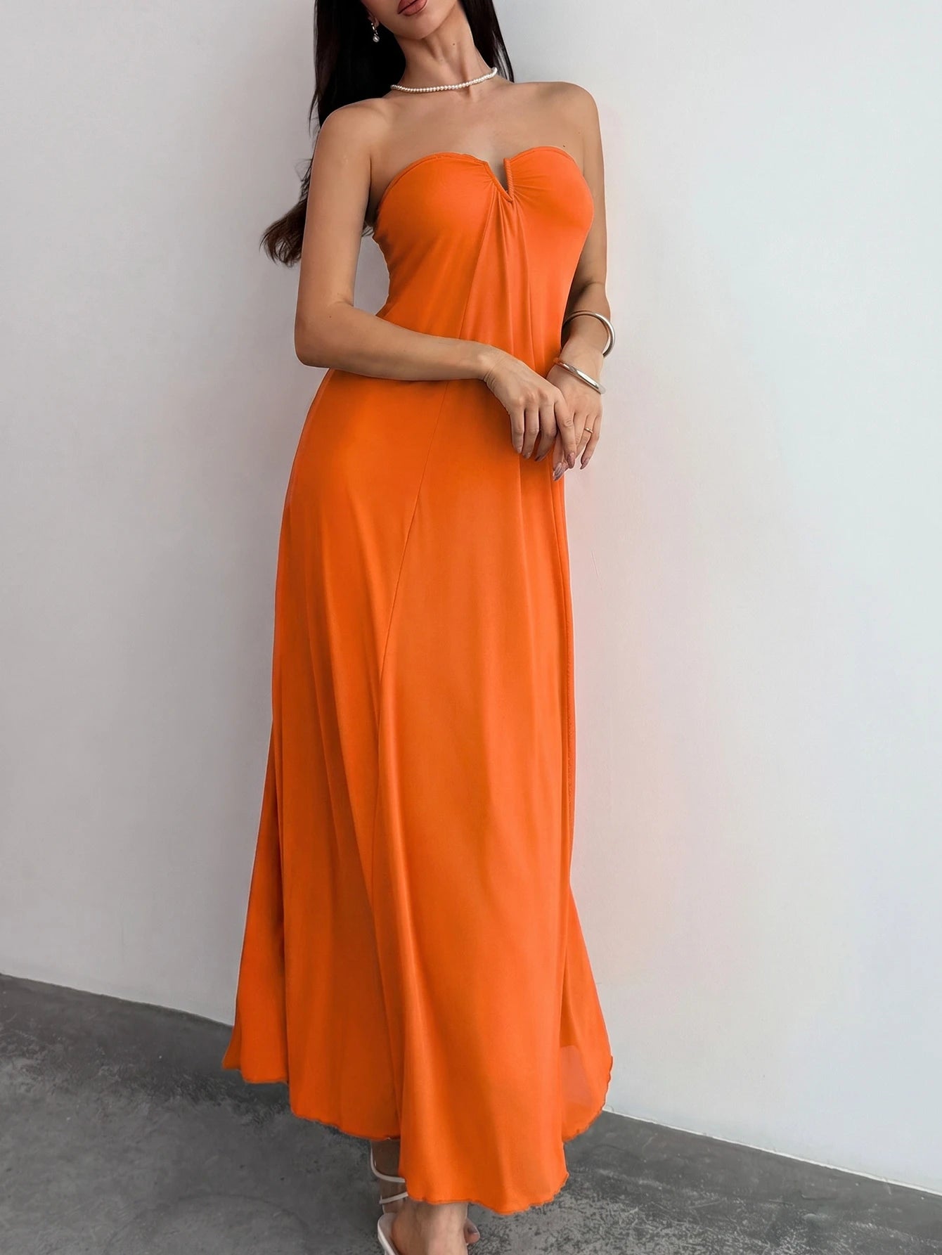Vestido Longo Fluido Sem Alças Evasê Bicolor