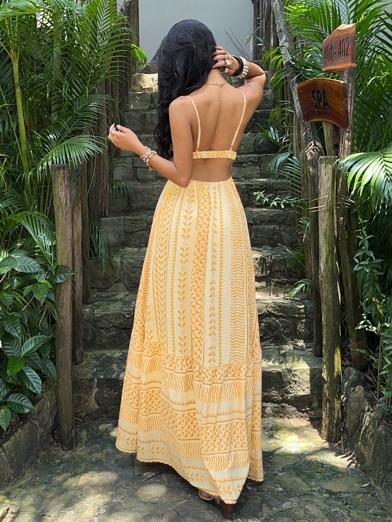 Vestido Longo Rosa Floral com Decote V e Costas Abertas