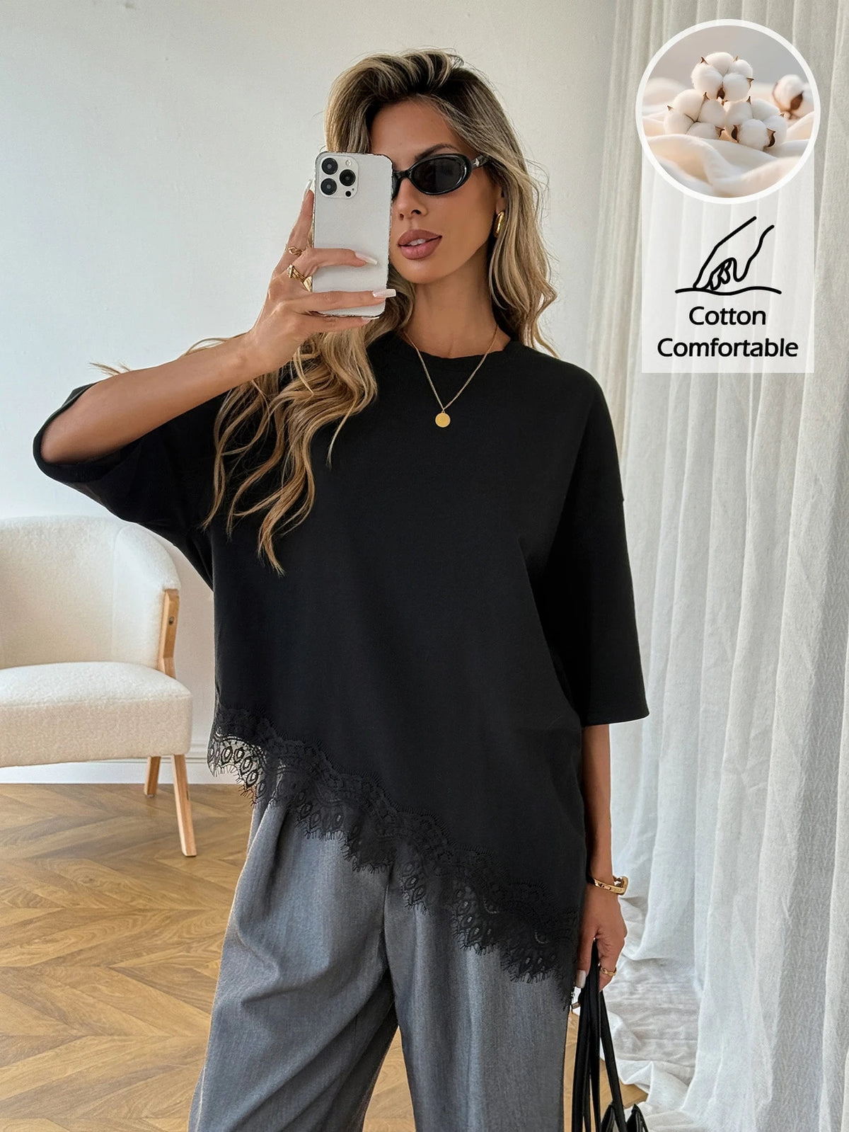 Camiseta Slim Fit Patchwork de Renda com Barra Assimétrica