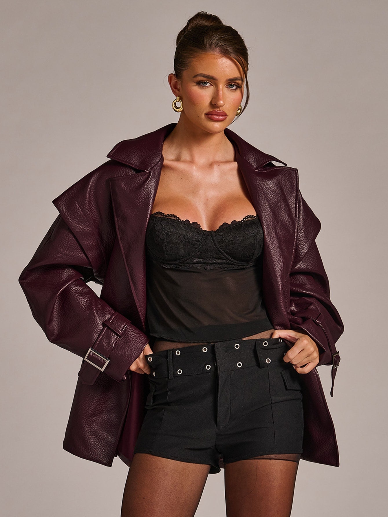 Jaqueta Bomber Couro Sintético Minimalista com Gola Alta
